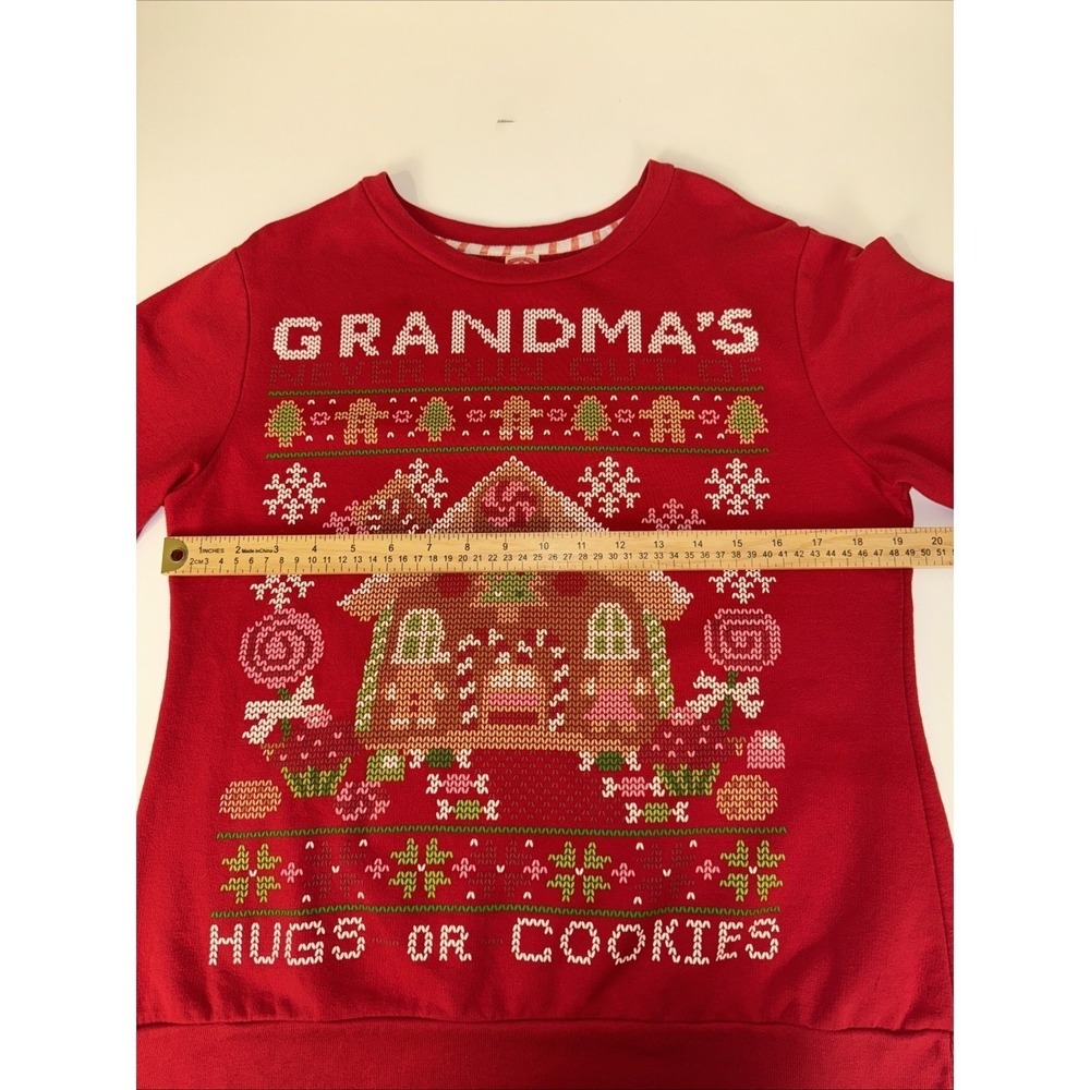 Holiday Time Sweatshirt Women Medium Red Grandma Gingerbread Hugs or Cookies - Picture 5 of 12